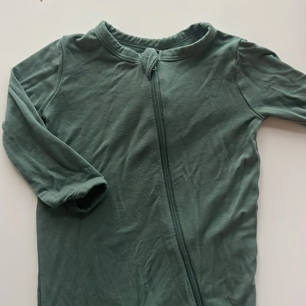 Rarely worn Kyte Baby zipper romper. 6-12 months. Color Pine